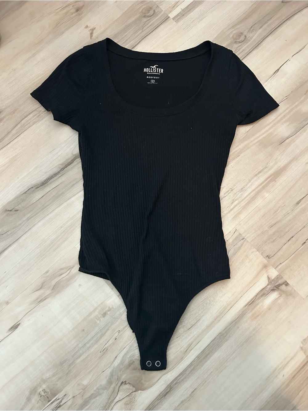 hollister black ribbed short-sleeve bodysuit